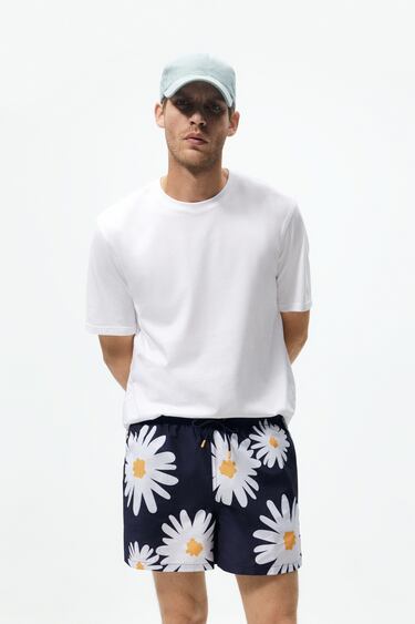 Image 0 of FLORAL PRINT SWIMMING TRUNKS from Zara