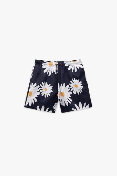 Image 0 of FLORAL PRINT SWIMMING TRUNKS from Zara