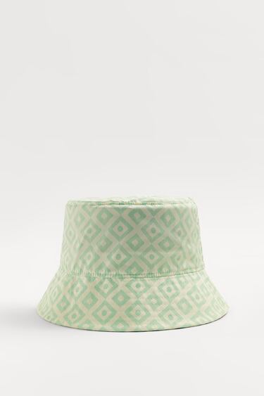 Image 0 of PRINTED BUCKET HAT from Zara