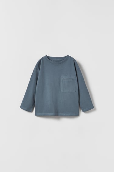 Image 0 of T-SHIRT WITH CONTRAST GARMENT DYE POCKET from Zara