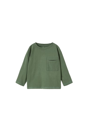 Image 0 of T-SHIRT WITH CONTRAST GARMENT DYE POCKET from Zara