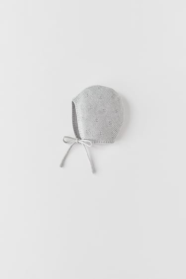 Image 0 of TEXTURED KNIT BONNET from Zara
