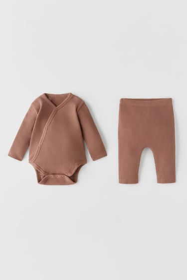 Image 0 of PACK OF WAFFLE WEAVE BODYSUIT AND LEGGINGS from Zara