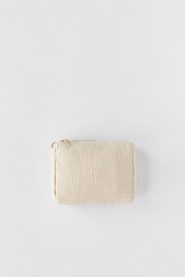 TEXTURED TOILETRY BAG