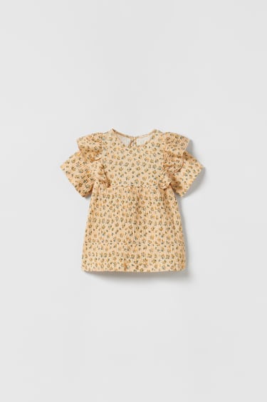 Image 0 of FLORAL TEXTURED OVERSIZED TOP from Zara