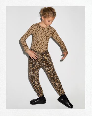 Image 0 of ANIMAL PRINT JOGGER TROUSERS from Zara