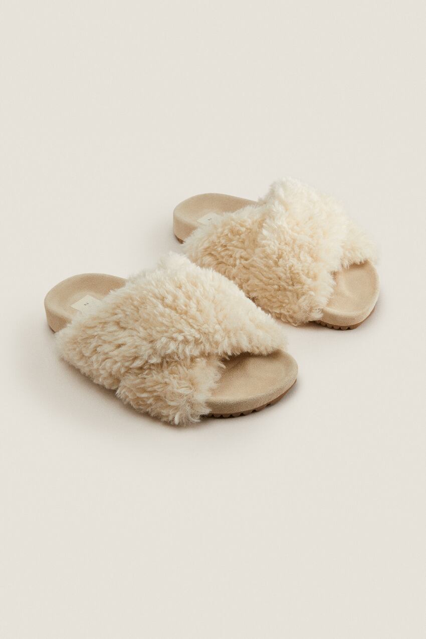 Sandaler med krydsende remme imiteret - lys beig | ZARA Danmark