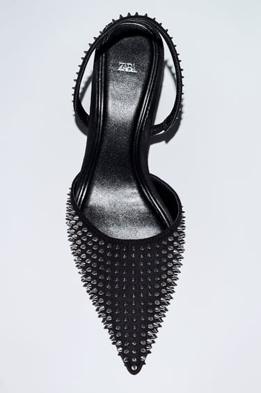 صورة 0 من حذاء بكعب ودبابيس معدنية وجزء خلفي مفتوح Zara