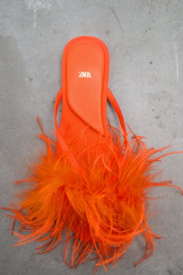 FEATHER FLAT SANDALS