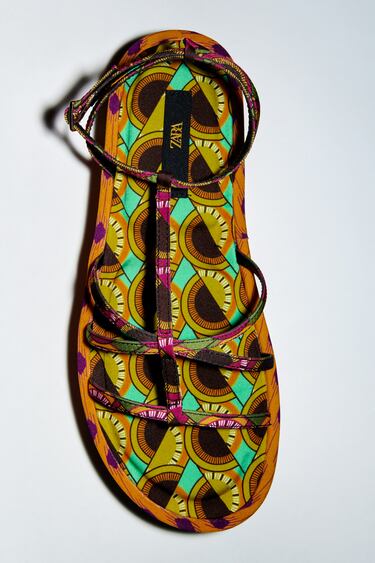 Image 0 of FLAT PRINTED SANDALS from Zara