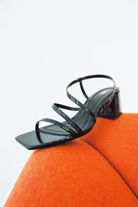 SANDALIA TACÓN CRUZADA - Negro | ZARA España