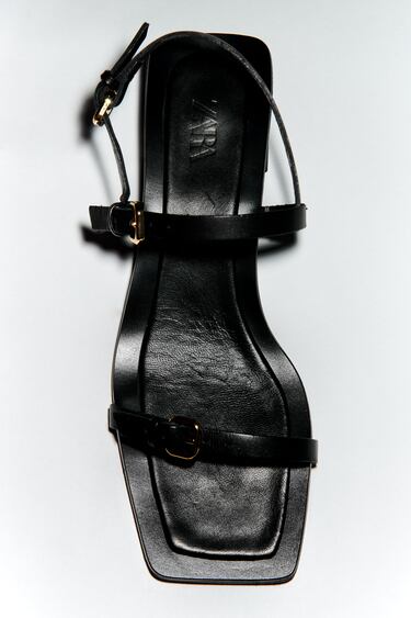 LOW-HEEL LEATHER SANDALS WITH BUCKLE DETAIL