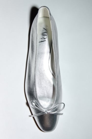 ภาพ 0 จาก รองเท้าบัลเลต์หนังติดโบ จาก Zara
