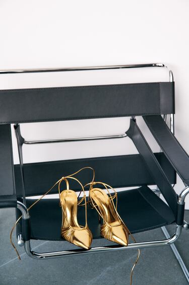 ภาพ 0 จาก รองเท้าส้นสูงสีเมทัลลิกมีสายพันรอบข้อเท้า จาก Zara