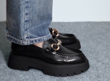 LOAFERS WITH TRACK SOLE AND CHAIN
