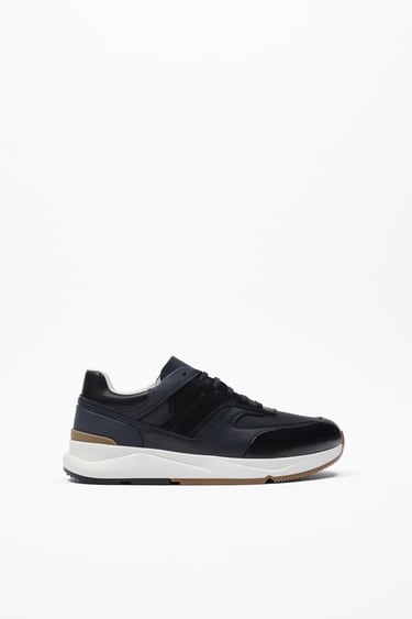 Image 0 of CONTRAST RUNNING TRAINERS from Zara