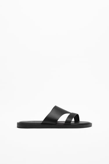 Image 0 of FLAT SANDALS from Zara
