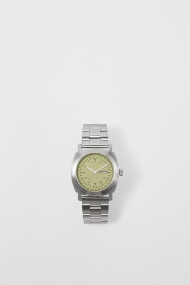 WATCH WITH METALLIC STRAP