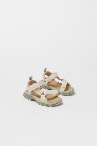 Después de ver estas sandalias de plataforma de Zara Kids, vas a olvidarte  de todos tus problemas: son baratas, combinan con todo tu armario y tienen  el color como protagonista