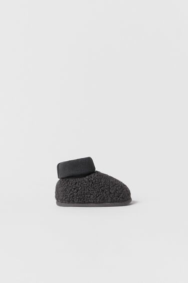 Image 0 of MINI/ FAUX SHEARLING HOUSE SLIPPERS from Zara