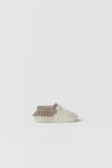 Image 0 of MINI/ HOUSE SLIPPERS WITH FRINGING from Zara