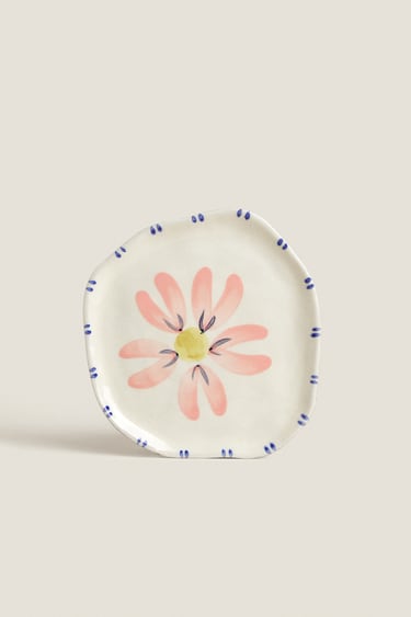 Image 0 of FLORAL EARTHENWARE PLATE from Zara