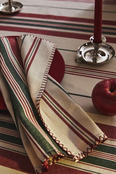 Image 0 of DYED THREAD NAPKINS (PACK OF 2) from Zara