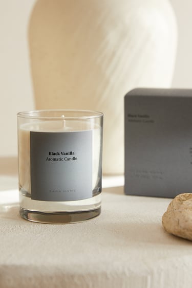 Image 0 of (200 G) BLACK VANILLA SCENTED CANDLE from Zara
