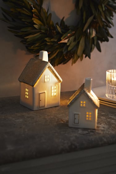 Image 0 of DECORATIVE HOUSE WITH LIGHT AND GLITTER from Zara