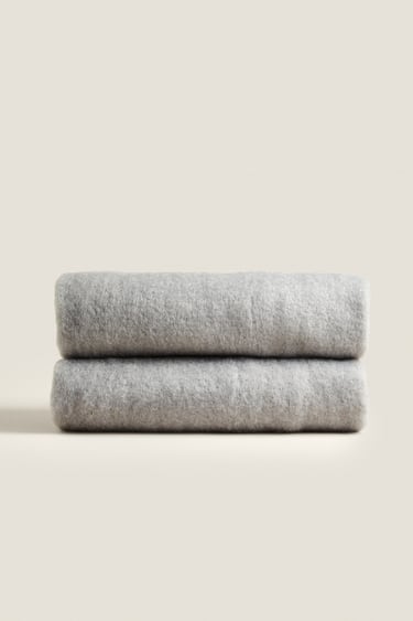 Image 0 of CARDED WOOL BLANKET from Zara