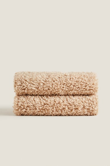 Image 0 of DOUBLE-SIDED FAUX FUR PET BLANKET from Zara