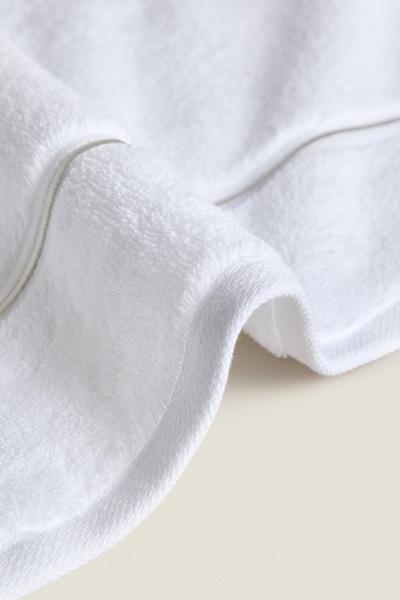 Image 3 of EMBROIDERED SCALLOPED EDGE TOWEL from Zara