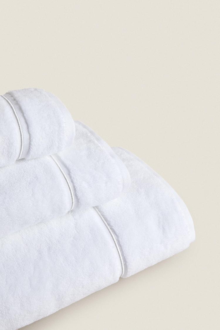 Image 1 of EMBROIDERED SCALLOPED EDGE TOWEL from Zara