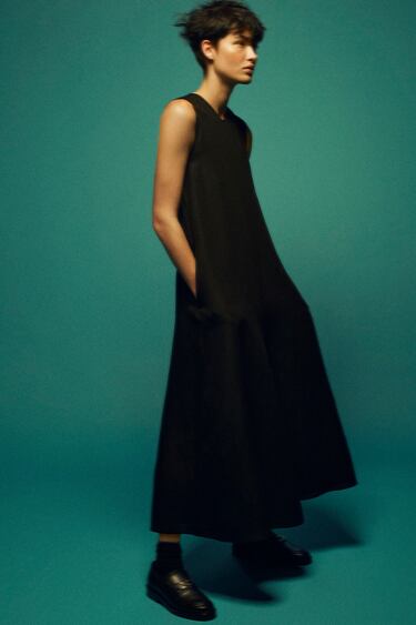 Image 0 of VOLUMINOUS LINEN BLEND DRESS from Zara