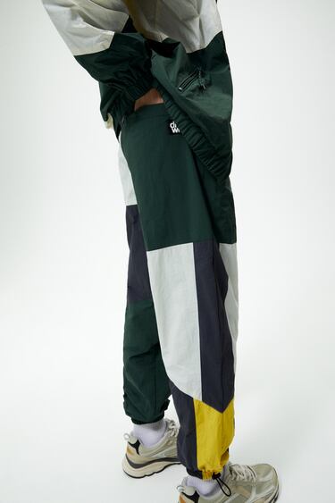 Image 0 of COLOUR BLOCK TECHNICAL TROUSERS from Zara