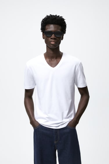 Image 0 of BASIC SLIM FIT T-SHIRT WITH V-NECK from Zara