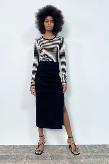RIBBED SKIRT WITH GATHERED DETAIL