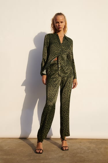 LOOSE-FITTING ANIMAL PRINT TROUSERS