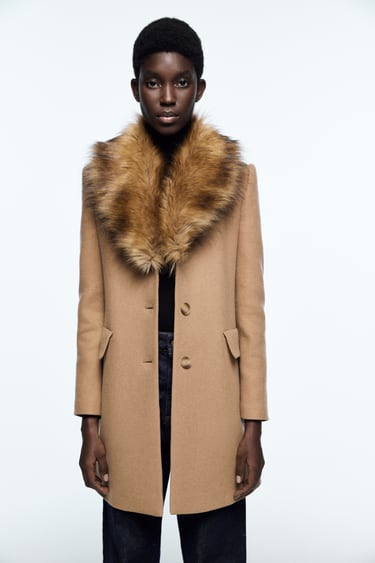COAT WITH DETACHABLE FAUX FUR DETAIL ON THE COLLAR