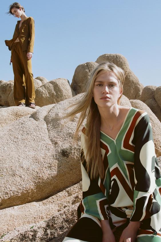 Εικόνα 7 του ΜΠΛΟΥΖΑ ΕΜΠΡΙΜΕ ΜΕ ΦΙΟΓΚΟΥΣ από Zara