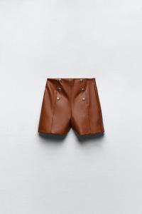 BERMUDA BOTONES EFECTO PIEL - Negro | ZARA España