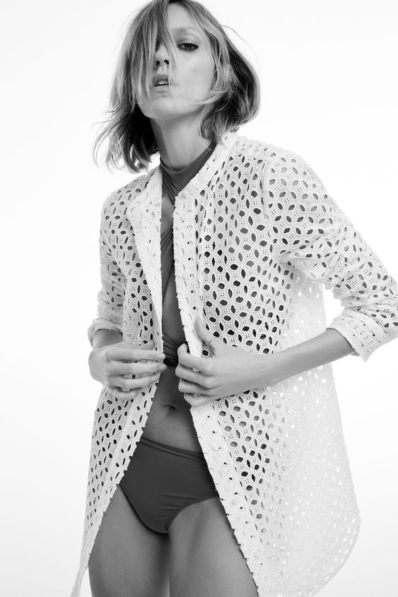 Blusa larga bordada - ZARA