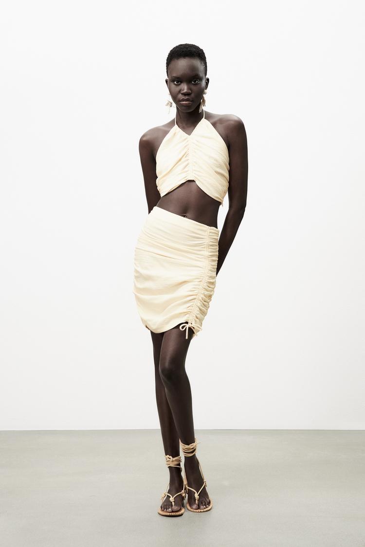 Con estas sandalias de piel de Zara pisarás como una modelo Imagen 0 de FALDA MINI DRAPEADA de Zara