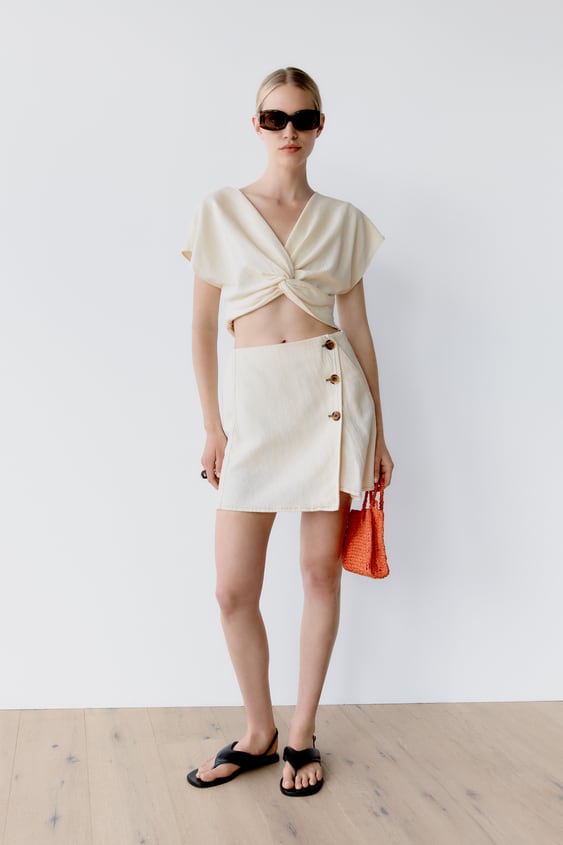 zara.com | Mini skirt with contrast topstitching