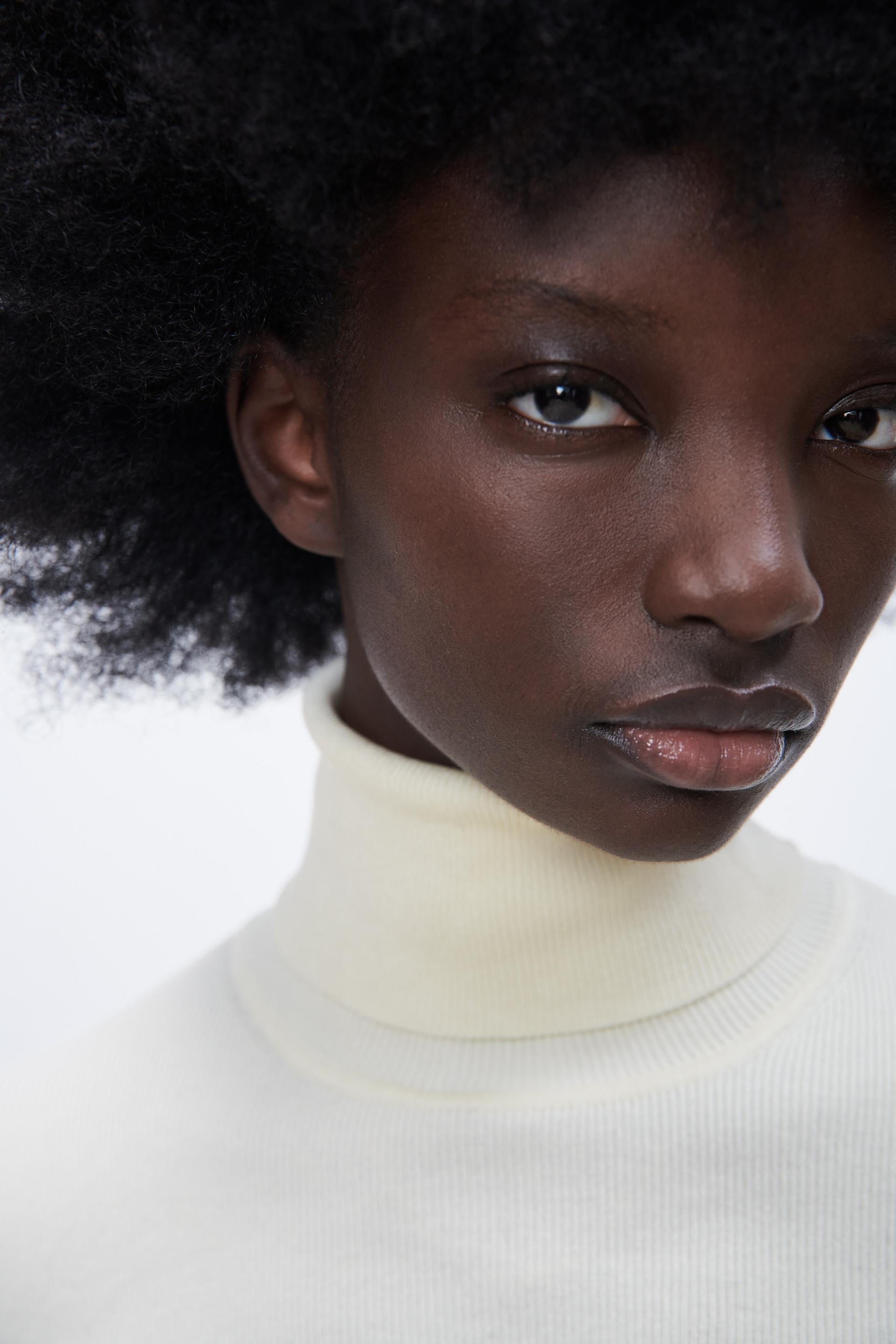 JERSEY PUNTO CUELLO SUBIDO - Negro | ZARA España