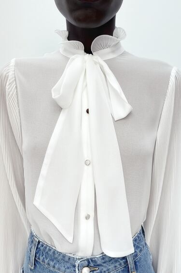 BLOUSE WITH PLEATED SLEEVES