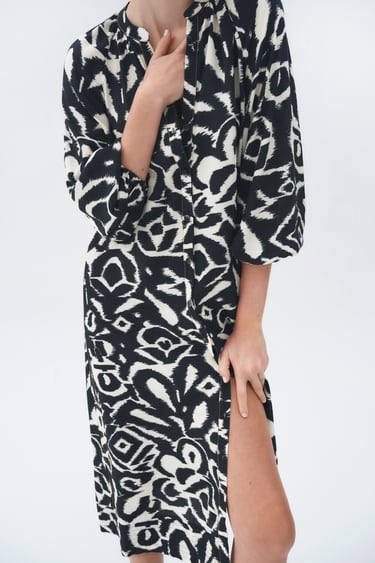 TOPSTITCHED PRINTED DRESS