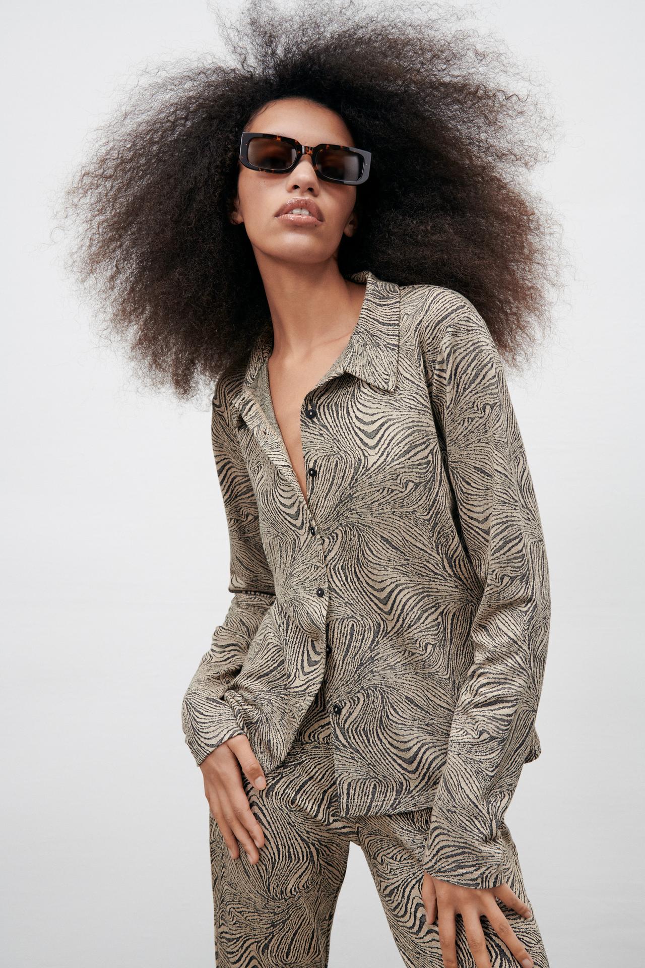 Dark camel-coloured Collared shirt with long sleeves and a button-up front. Jacquard swirl print in tonal camel and black.