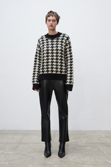 HOUNDSTOOTH KNIT SWEATER