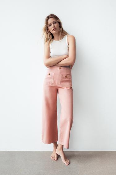 Si los pantalones vaqueros anchos de Zara que dejaban el tobillo al aire  fueron un éxito de ventas, espérate a ver la nueva versión de jeans igual  de favorecedores